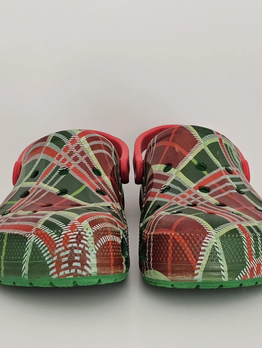 Crocs Baya Holiday Plaid Clog Men's Size 11 Red/Green/White